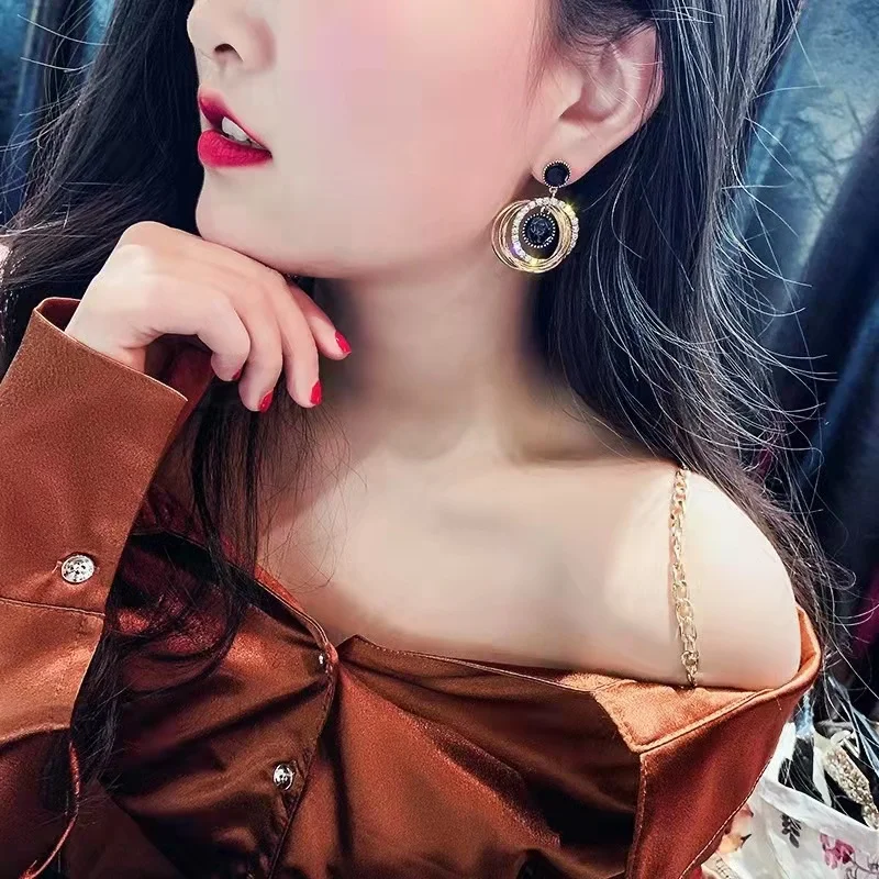 Silver needle super fairy god earrings long tassel butterfly earrings female Korean temperament fashion simple free shipping
Silver needle super fairy god earrings long tassel butterfly earrings female Korean temperament fashion simple free shipping