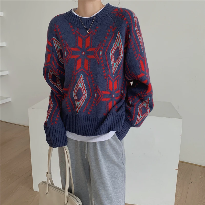 Женский свитер с длинным рукавом, круглым вырезом и винтажным принтом
Женский свитер с длинным рукавом, круглым вырезом и винтажным принтом