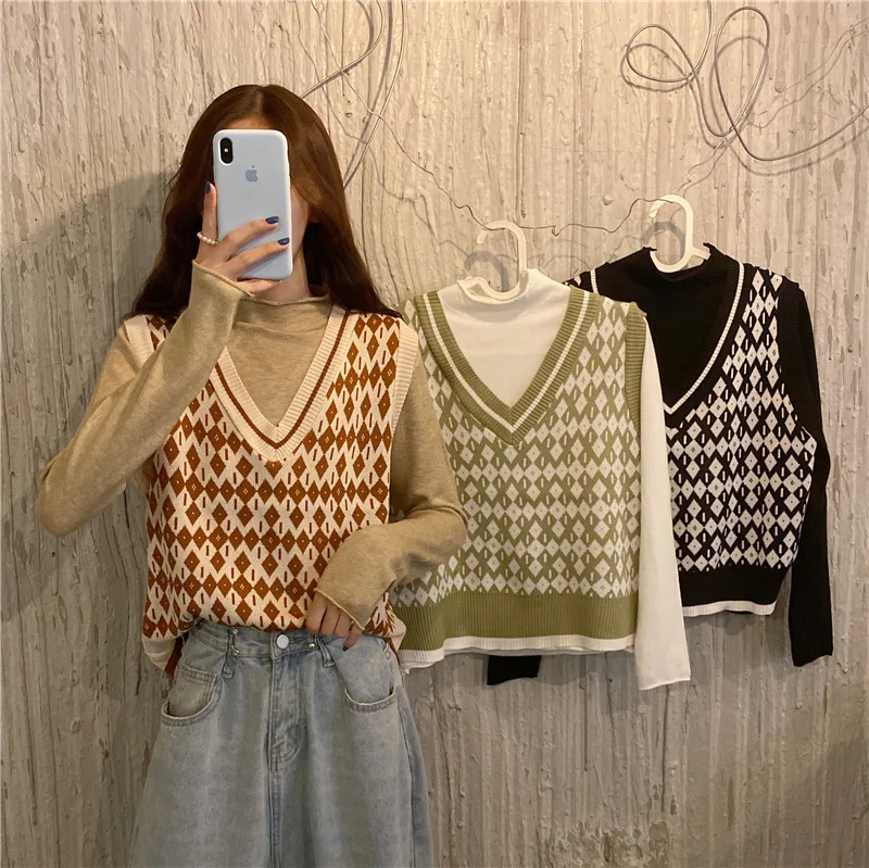 Women Sweater Vest Vintage Geometric Argyle V Neck Sleeveless Pullovers Knitted Woman Sweaters 2021 Korean Autumn Style
Women Sweater Vest Vintage Geometric Argyle V Neck Sleeveless Pullovers Knitted Woman Sweaters 2021 Korean Autumn Style