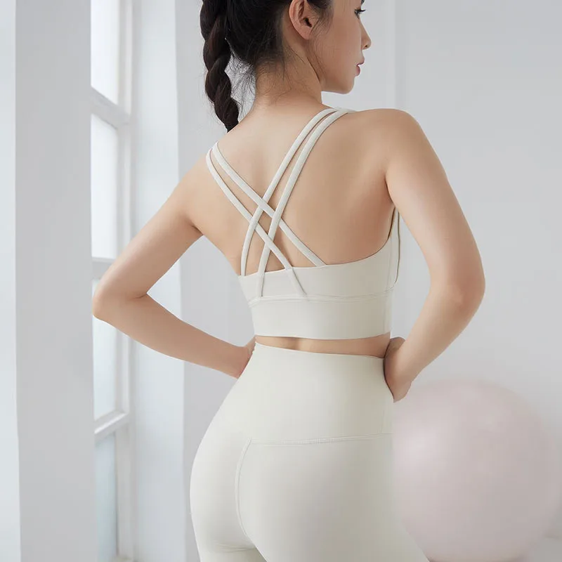 Solid Color Fitness Bra Butter Soft Women Sport Top Cross Back Gym Yoga Vest No Steel Ring High Impact Shockproof With Chest Pad
Solid Color Fitness Bra Butter Soft Women Sport Top Cross Back Gym Yoga Vest No Steel Ring High Impact Shockproof With Chest Pad