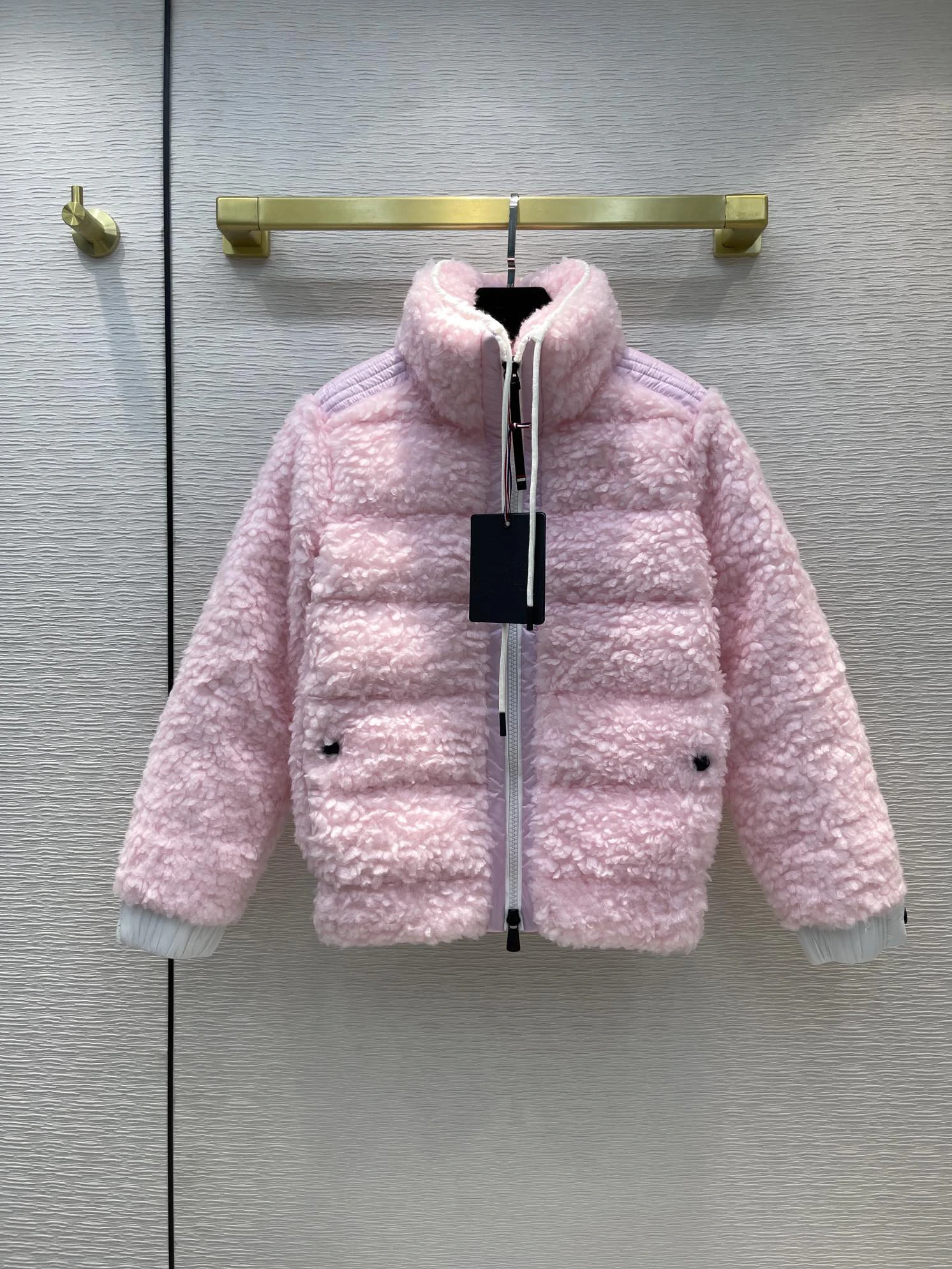 Новинка 2021 FW от Haute Couture Лыжная серия, пуховик из овечьей шерсти в стиле пэчворк, шикарный пуховик на молнии с высоким воротником, 90% белый гус...
Новинка 2021 FW от Haute Couture Лыжная серия, пуховик из овечьей шерсти в стиле пэчворк, шикарный пуховик на молнии с высоким воротником, 90% белый гус...