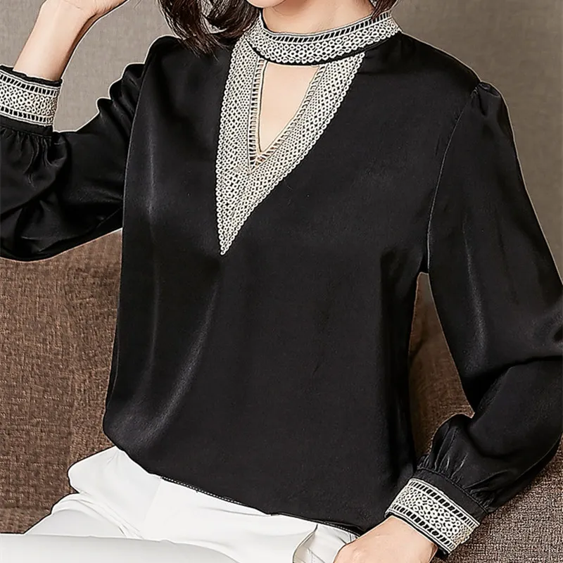 Korean Silk Women Blouses Women Long Sleeve Shirts Woman Satin V Neck Blouse Tops Plus Size Woman Embroidery Hollow Out Blouses
Korean Silk Women Blouses Women Long Sleeve Shirts Woman Satin V Neck Blouse Tops Plus Size Woman Embroidery Hollow Out Blouses