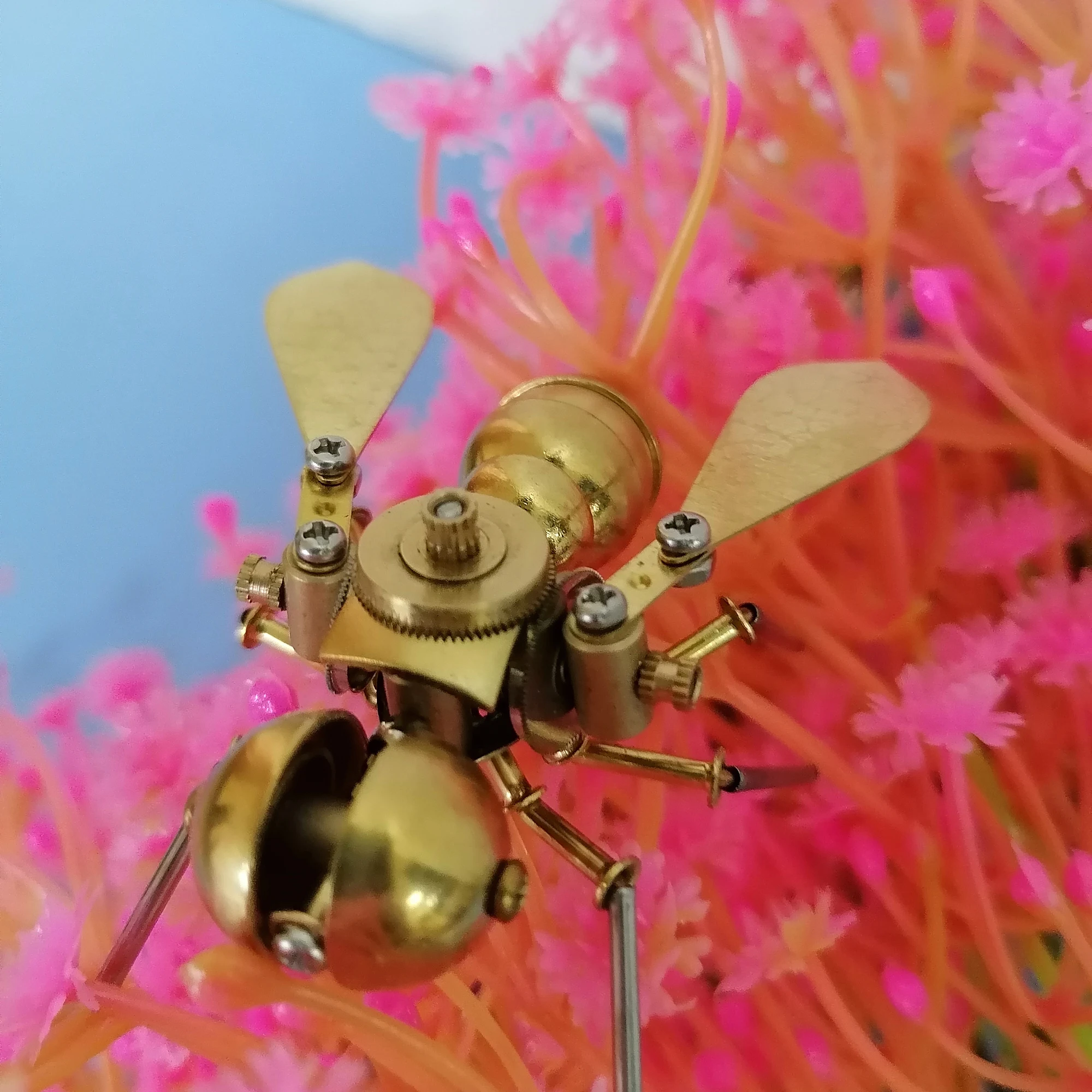 Apis Florea Mechanical Steampunk Wind Metal Sculpture Insect Fgurine Handmade Creative Original Crafts Ornaments Art Iron
Apis Florea Mechanical Steampunk Wind Metal Sculpture Insect Fgurine Handmade Creative Original Crafts Ornaments Art Iron