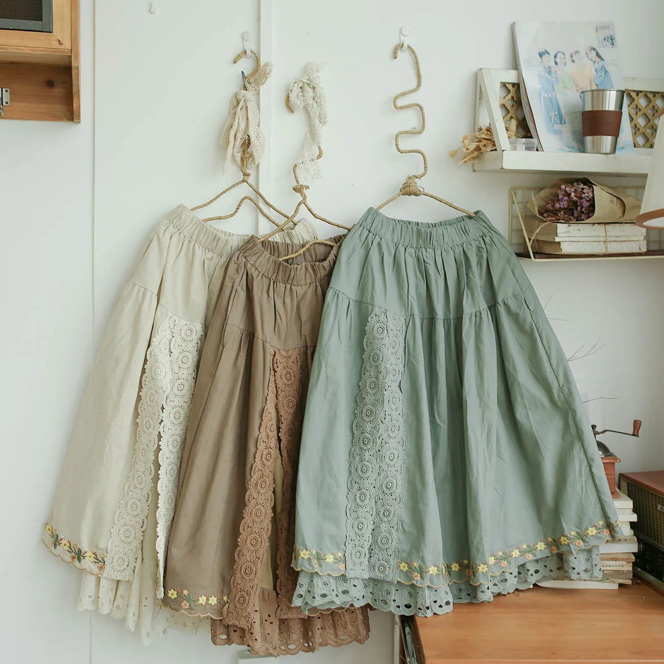 2021 Spring Autumn Winter Mori Girl Vintage Lace Cotton Linen Women Skirt Kawaii
2021 Spring Autumn Winter Mori Girl Vintage Lace Cotton Linen Women Skirt Kawaii