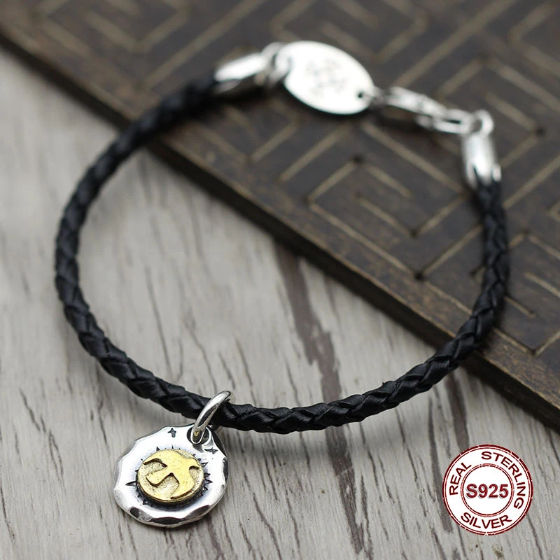 Браслет из серебра 925 пробы в ретро-стиле с кожаным шнурком
Браслет из серебра 925 пробы в ретро-стиле с кожаным шнурком