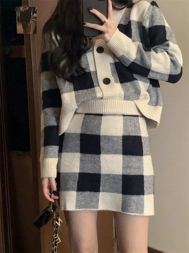 Gentle Wind V-neck Plaid Sweater Coat Autumn Age Reduction Suit High Waist Skirt Two Piece Set Female
Gentle Wind V-neck Plaid Sweater Coat Autumn Age Reduction Suit High Waist Skirt Two Piece Set Female