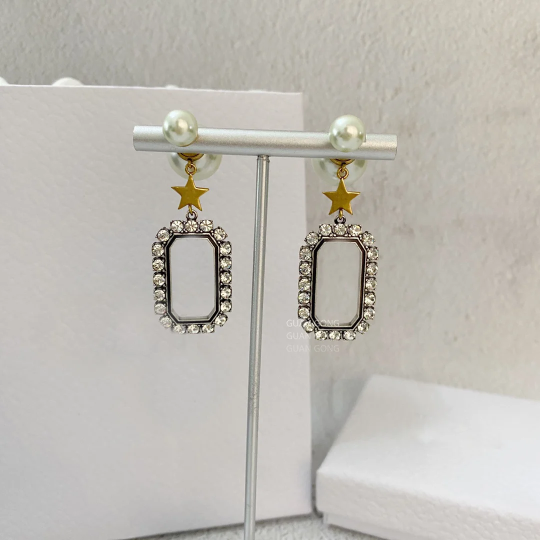 2021 Trends Hot Famous Brand Classic Pearl Crystal Diamond Star Letter Earrings Vintage For Women Top Quality Luxury Jewelry 
2021 Trends Hot Famous Brand Classic Pearl Crystal Diamond Star Letter Earrings Vintage For Women Top Quality Luxury Jewelry