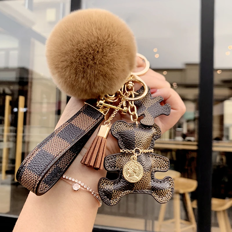 High-end leather keychain men's creative bear key chain personality car key pendant couple gift ladies keychain keychain charms
High-end leather keychain men's creative bear key chain personality car key pendant couple gift ladies keychain keychain charms