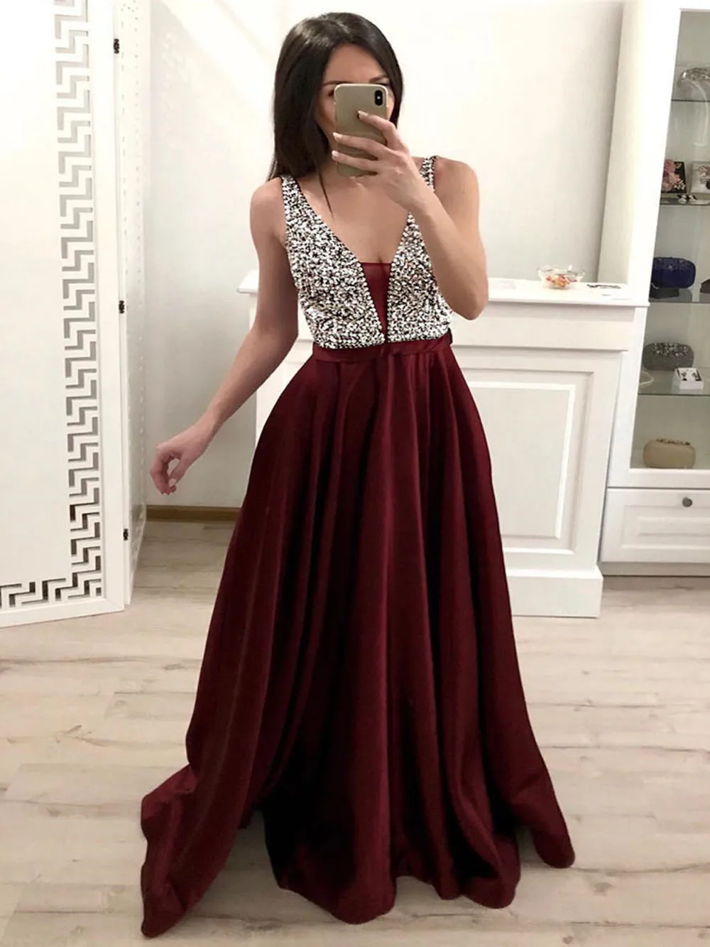 V Neck V Back Sleeveless Floor Length Sweep train Crystal Beading Satin Bridesmaid Dresses Burgundy Evening Dresses
V Neck V Back Sleeveless Floor Length Sweep train Crystal Beading Satin Bridesmaid Dresses Burgundy Evening Dresses