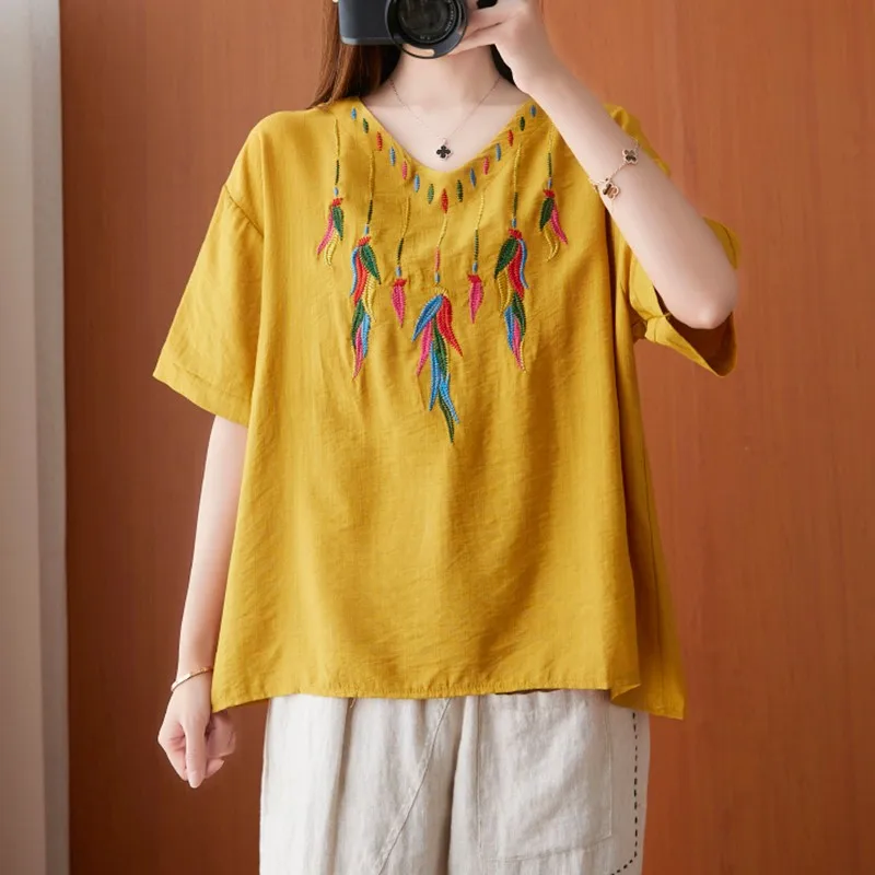 Women Summer Cotton Linen Casual T-shirts New Arrival 2021 Vintage Style V-neck Floral Embroidery Loose Female Tops Tees B339
Women Summer Cotton Linen Casual T-shirts New Arrival 2021 Vintage Style V-neck Floral Embroidery Loose Female Tops Tees B339