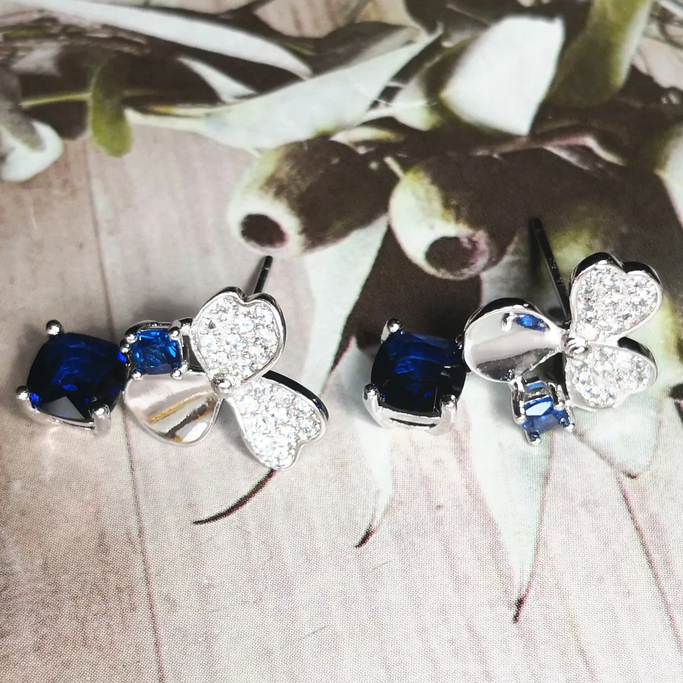 Original 925 sterling silver plants flower blue square Mosaic zircon earrings gift for women holiday decorations
Original 925 sterling silver plants flower blue square Mosaic zircon earrings gift for women holiday decorations