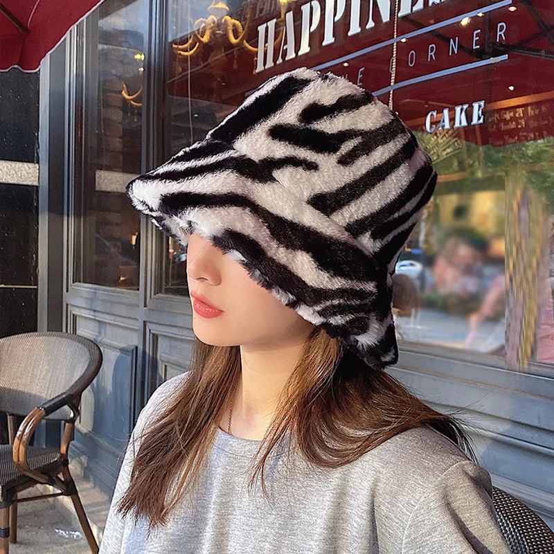 Шапка рыбака женская зимняя, из искусственного меха, с полосками зебры, уличная, теплая, из мягкого вельвета 
Шапка рыбака женская зимняя, из искусственного меха, с полосками зебры, уличная, теплая, из мягкого вельвета