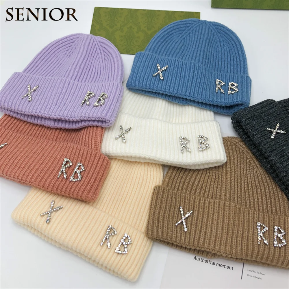 Новая зимняя Модная брендовая дизайнерская женская шапка Стразы хлопковая Теплая Лыжная Шапка для улицы Высококачественная женская шапка 
Новая зимняя Модная брендовая дизайнерская женская шапка Стразы хлопковая Теплая Лыжная Шапка для улицы Высококачественная женская шапка