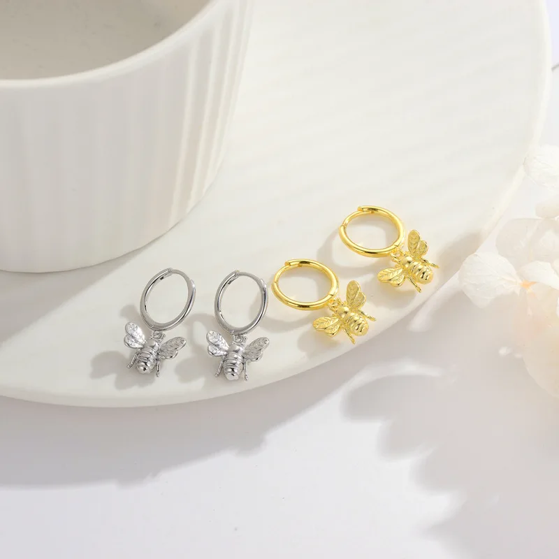 2021 New 925 Sterling Silver Animal Earrings Female Fashion Bee Temperament Eardrop Ear Buckle Gold Silver For Women Girls
2021 New 925 Sterling Silver Animal Earrings Female Fashion Bee Temperament Eardrop Ear Buckle Gold Silver For Women Girls