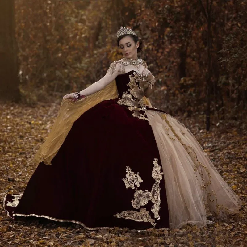 Мексиканские бордовые бархатные платья Quinceanera с запахом искусственная кожа аппликация милое 16 платья XV 15 лет
Мексиканские бордовые бархатные платья Quinceanera с запахом искусственная кожа аппликация милое 16 платья XV 15 лет
