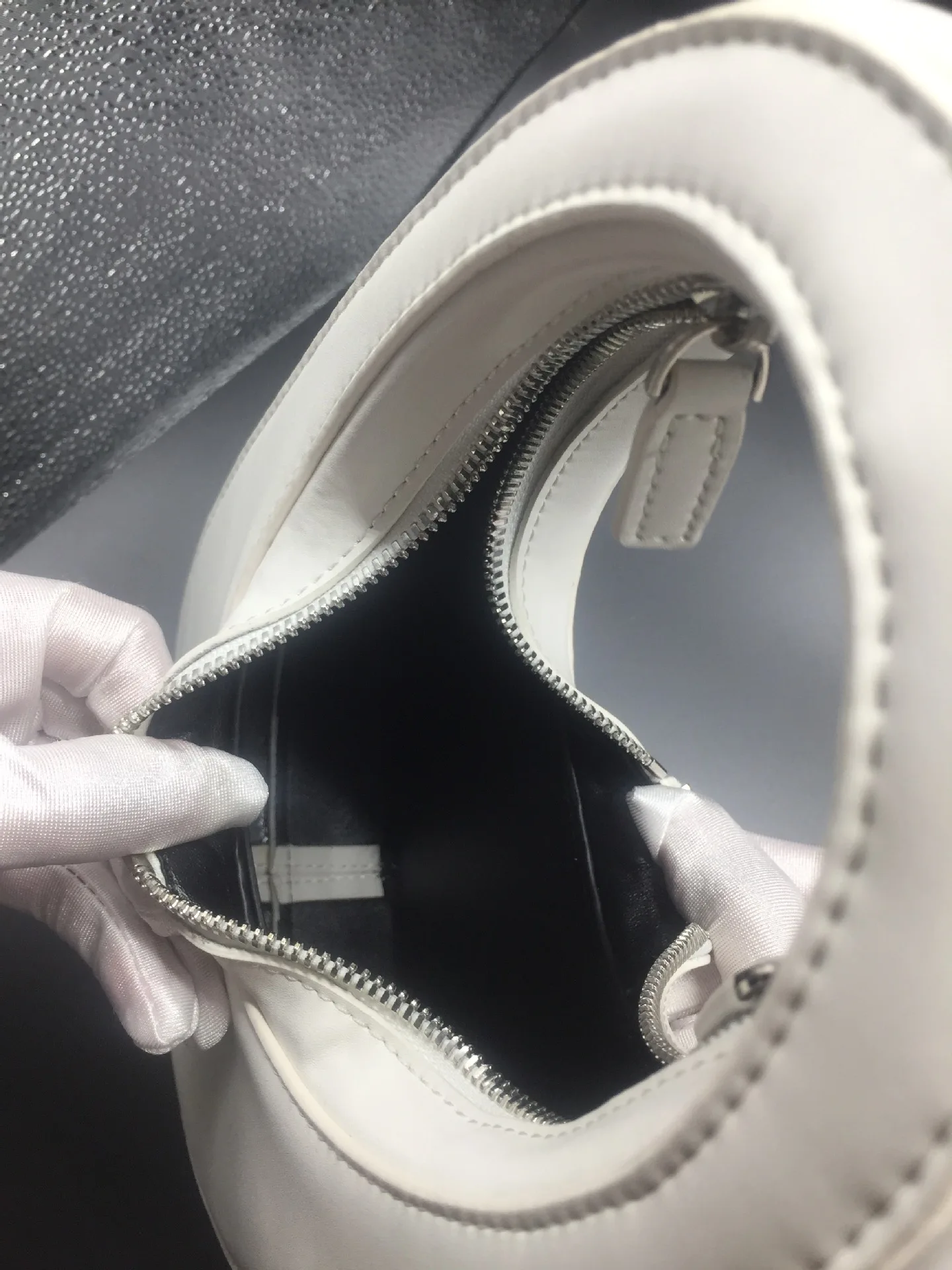 2021 fashion new women's bag eggshell bag small round bag triangle cowhide underarm bag all-match shoulder bag handbag 
2021 fashion new women's bag eggshell bag small round bag triangle cowhide underarm bag all-match shoulder bag handbag