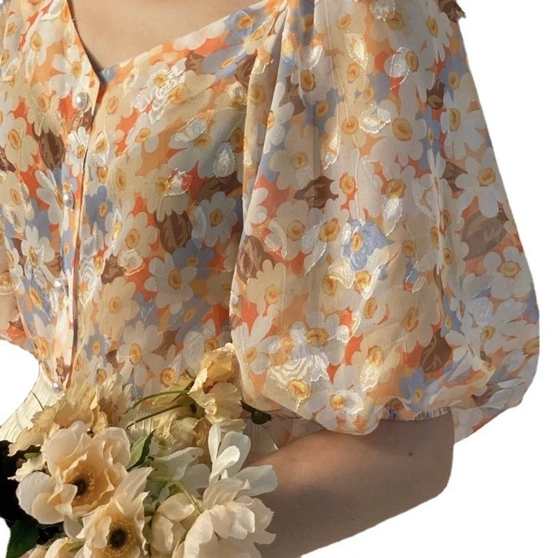 ZAWAHIKI Sweet Romantic Print Floral Chiffon Shirt Women Summer V Neck Puff Sleeve Pearl Breasted Design Loose Tops Short Blouse
ZAWAHIKI Sweet Romantic Print Floral Chiffon Shirt Women Summer V Neck Puff Sleeve Pearl Breasted Design Loose Tops Short Blouse