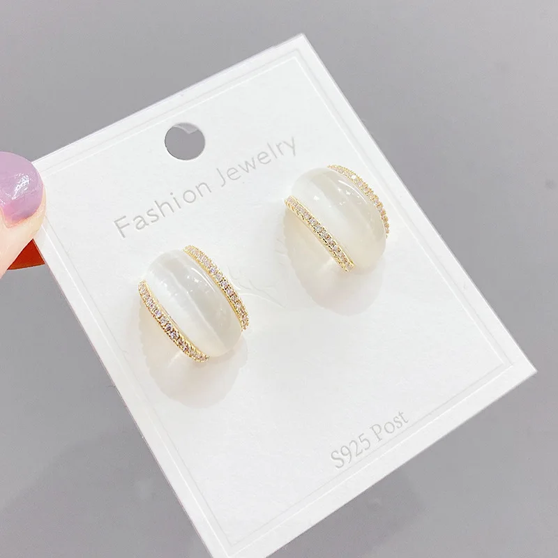 Wholesale Sterling Silvers Needle French Style Retro Cymophanite Stud Earrings Special-Interest Design Simple C- Shaped
Wholesale Sterling Silvers Needle French Style Retro Cymophanite Stud Earrings Special-Interest Design Simple C- Shaped