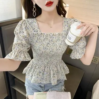 Summer lace stitching square leader wrinkled broken flowers sweet slimming to show thin French short shirt blouse
Summer lace stitching square leader wrinkled broken flowers sweet slimming to show thin French short shirt blouse