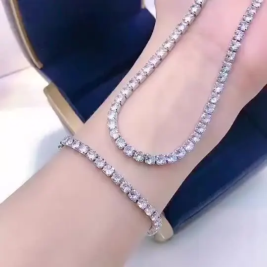 Женский браслет из серебра 925 пробы с бриллиантами 4 х4 мм
Женский браслет из серебра 925 пробы с бриллиантами 4 х4 мм