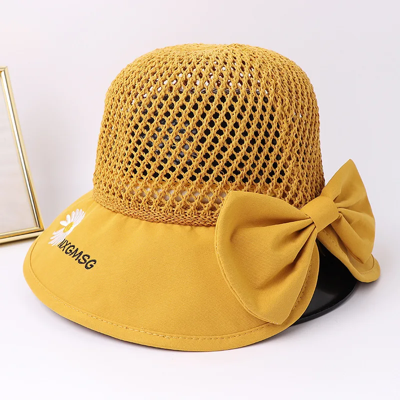 Панама женская, летняя, вязаная, с вышивкой маргариток 
Панама женская, летняя, вязаная, с вышивкой маргариток