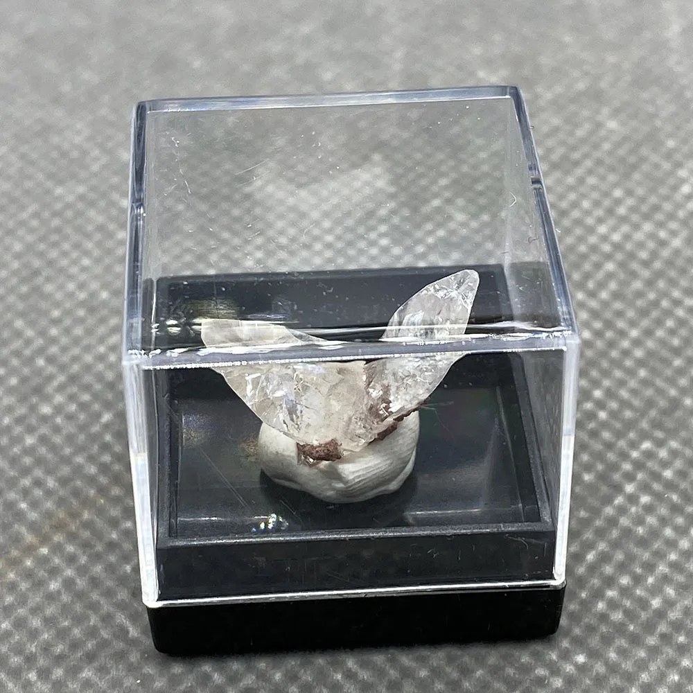 Natural swallowtail twin crystals are very rare and good specimens +Box size 25mm 5 #
Natural swallowtail twin crystals are very rare and good specimens +Box size 25mm 5 #
