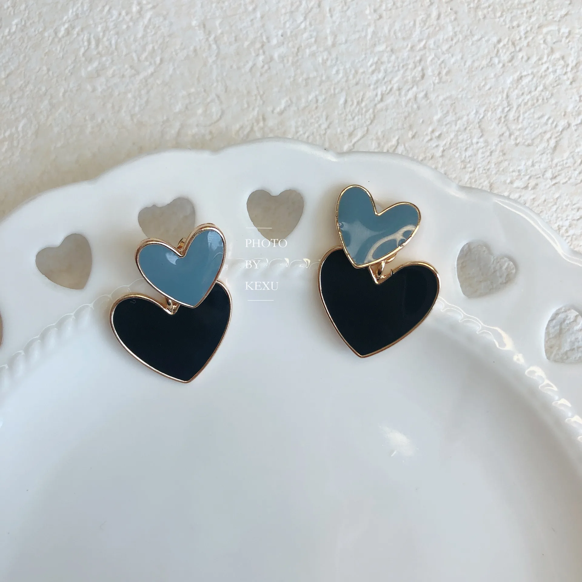 Korea Blue Black Double Heart Earrings Fashion Wild Enamel Drip Glaze Earrings Fresh Sweet Elegant Simple Female Jewelry Gifts
Korea Blue Black Double Heart Earrings Fashion Wild Enamel Drip Glaze Earrings Fresh Sweet Elegant Simple Female Jewelry Gifts