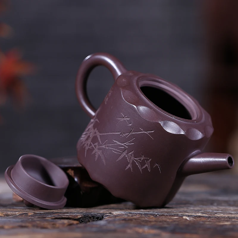 Yixing purple sand ore high koan purple clay pot full manual product 
Yixing purple sand ore high koan purple clay pot full manual product