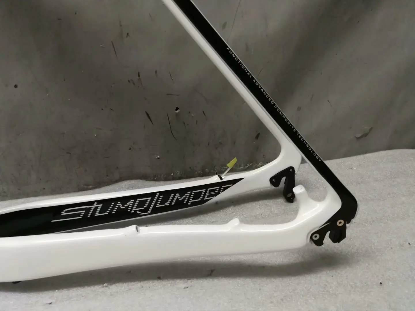 Made in taiwan T1100 29er epic MTB carbon frame satin gloss surface mountain carbon framese two-year warranty
Made in taiwan T1100 29er epic MTB carbon frame satin gloss surface mountain carbon framese two-year warranty