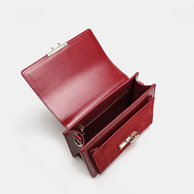 2021 New Leather Fashion Wild Silk Scarf Portable Engagement Bag Retro Ladies Shoulder Messenger Bag Purses and Handbags Sac Gg
2021 New Leather Fashion Wild Silk Scarf Portable Engagement Bag Retro Ladies Shoulder Messenger Bag Purses and Handbags Sac Gg
