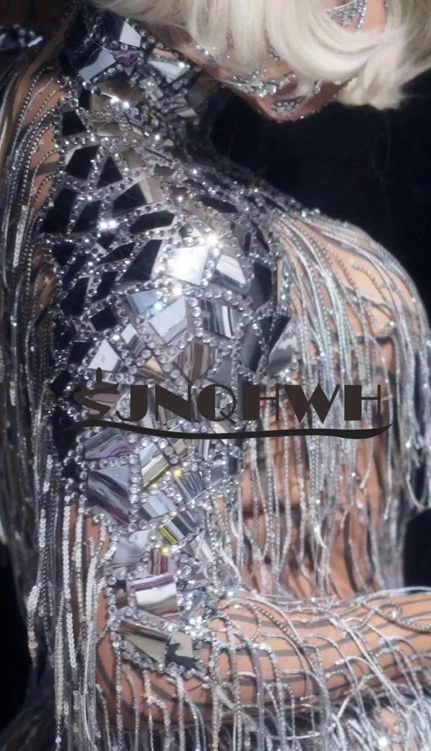 High quality 2020 New women Beading silver sexy Club Turtleneck long sleeve Celebrity Evening Party Bandage Dresses
High quality 2020 New women Beading silver sexy Club Turtleneck long sleeve Celebrity Evening Party Bandage Dresses