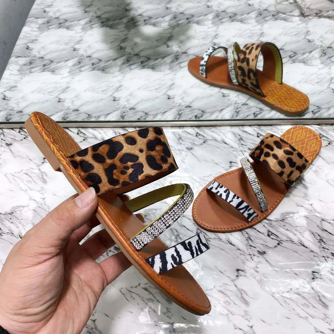 Leopard print slippers women 2020 summer sexy crystal bling lady flat Leisure shoes woman outside beach slip slides mujer36-41
Leopard print slippers women 2020 summer sexy crystal bling lady flat Leisure shoes woman outside beach slip slides mujer36-41