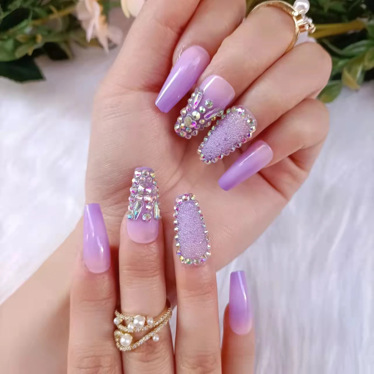 Purple lavender coffin fake nails, crystal design design caviar, special-shaped diamonds, trapezoidal fake nails
Purple lavender coffin fake nails, crystal design design caviar, special-shaped diamonds, trapezoidal fake nails