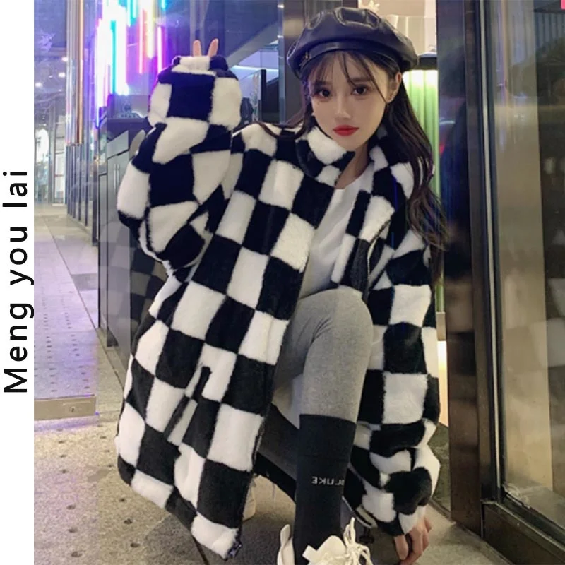 CMAZ 2021 Autumn Winter Thick Coats for Women Autumn and Winter American Retro Thickened Chessboard Plaid Coat Women's Design Ve
CMAZ 2021 Autumn Winter Thick Coats for Women Autumn and Winter American Retro Thickened Chessboard Plaid Coat Women's Design Ve