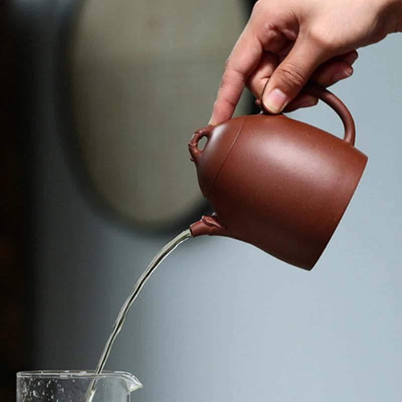 Yixing Exquisite Famous Purple Clay Teapot Handmade Original Ore Descending Mud Dragon Yin Qinquan 330 ML Kettle Classic Tea Set 
Yixing Exquisite Famous Purple Clay Teapot Handmade Original Ore Descending Mud Dragon Yin Qinquan 330 ML Kettle Classic Tea Set