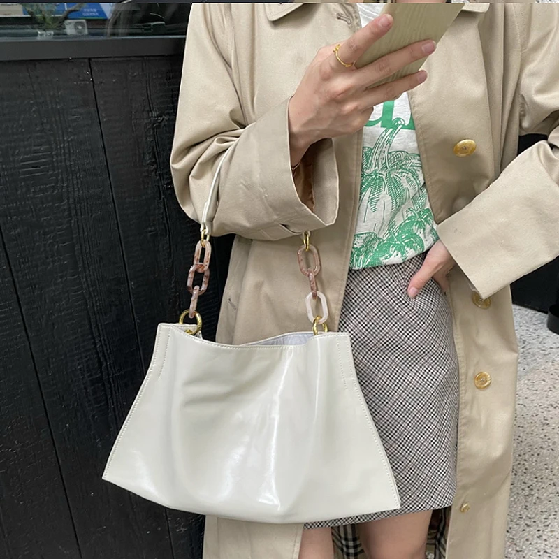 Ultra-Thin Large Shoulder Bag for Women Chain Soft Leather Ladies Tote Handbag Fashion Commuter Long Strap Female Crossbody Bags
Ultra-Thin Large Shoulder Bag for Women Chain Soft Leather Ladies Tote Handbag Fashion Commuter Long Strap Female Crossbody Bags