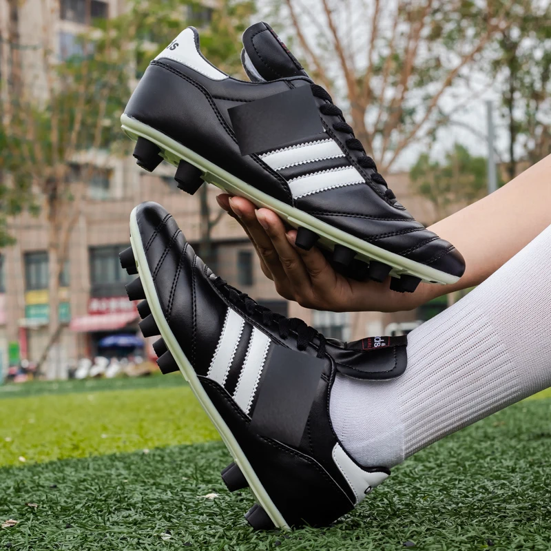 01511 Soccer Shoes Men Football Cleats Soccer Boots Teenager Ankle High Tops Football Shoes Kids Indoor Soccer Training Sneaker
01511 Soccer Shoes Men Football Cleats Soccer Boots Teenager Ankle High Tops Football Shoes Kids Indoor Soccer Training Sneaker