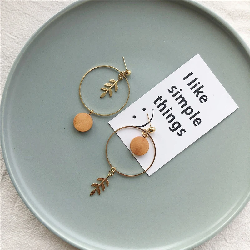 Vintage Leaf Earrings for Women Gold Color Geometric Statement Earring Metal Earring Hanging Fashion Jewelry Trend
Vintage Leaf Earrings for Women Gold Color Geometric Statement Earring Metal Earring Hanging Fashion Jewelry Trend