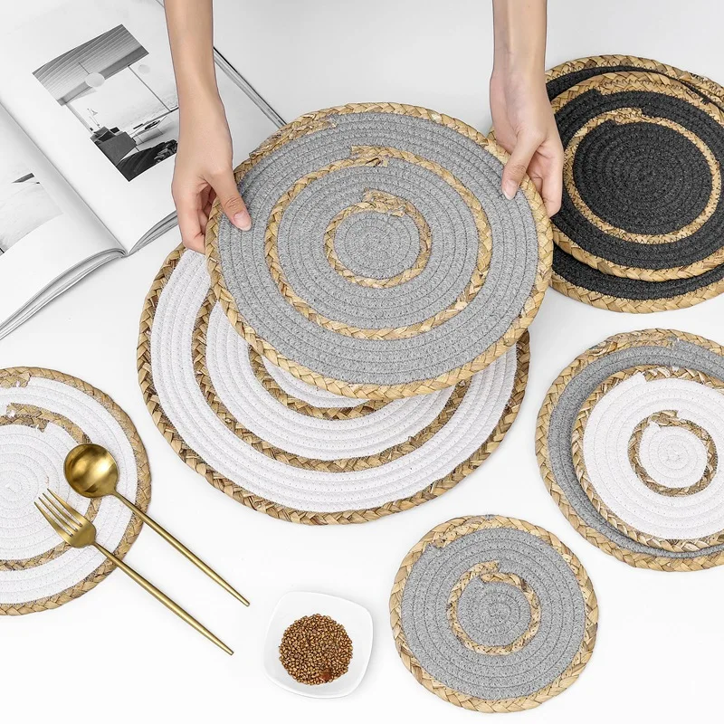 3Pc 18/30CM Japanese Handmade Straw Woven Placemats Pot Mats Coasters Table Mats Heat Insulation Round Western Placemats
3Pc 18/30CM Japanese Handmade Straw Woven Placemats Pot Mats Coasters Table Mats Heat Insulation Round Western Placemats