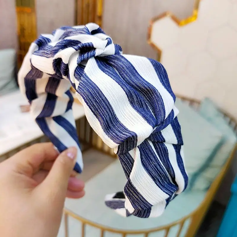 Korean Vintage Striped Women Hair Hoop Pleated Ruffle Wrinkled Wide-Brimmed Bandana Wash Face Summer Decorative Headband
Korean Vintage Striped Women Hair Hoop Pleated Ruffle Wrinkled Wide-Brimmed Bandana Wash Face Summer Decorative Headband