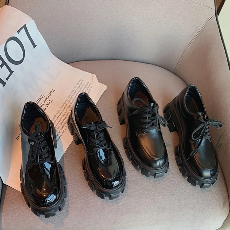 Women Shoes British Style Shoes 2021 Autumn New Fashion Ladies Platform Cross-Tied Rubber Female Shoes Solid Black Loafers
Women Shoes British Style Shoes 2021 Autumn New Fashion Ladies Platform Cross-Tied Rubber Female Shoes Solid Black Loafers
