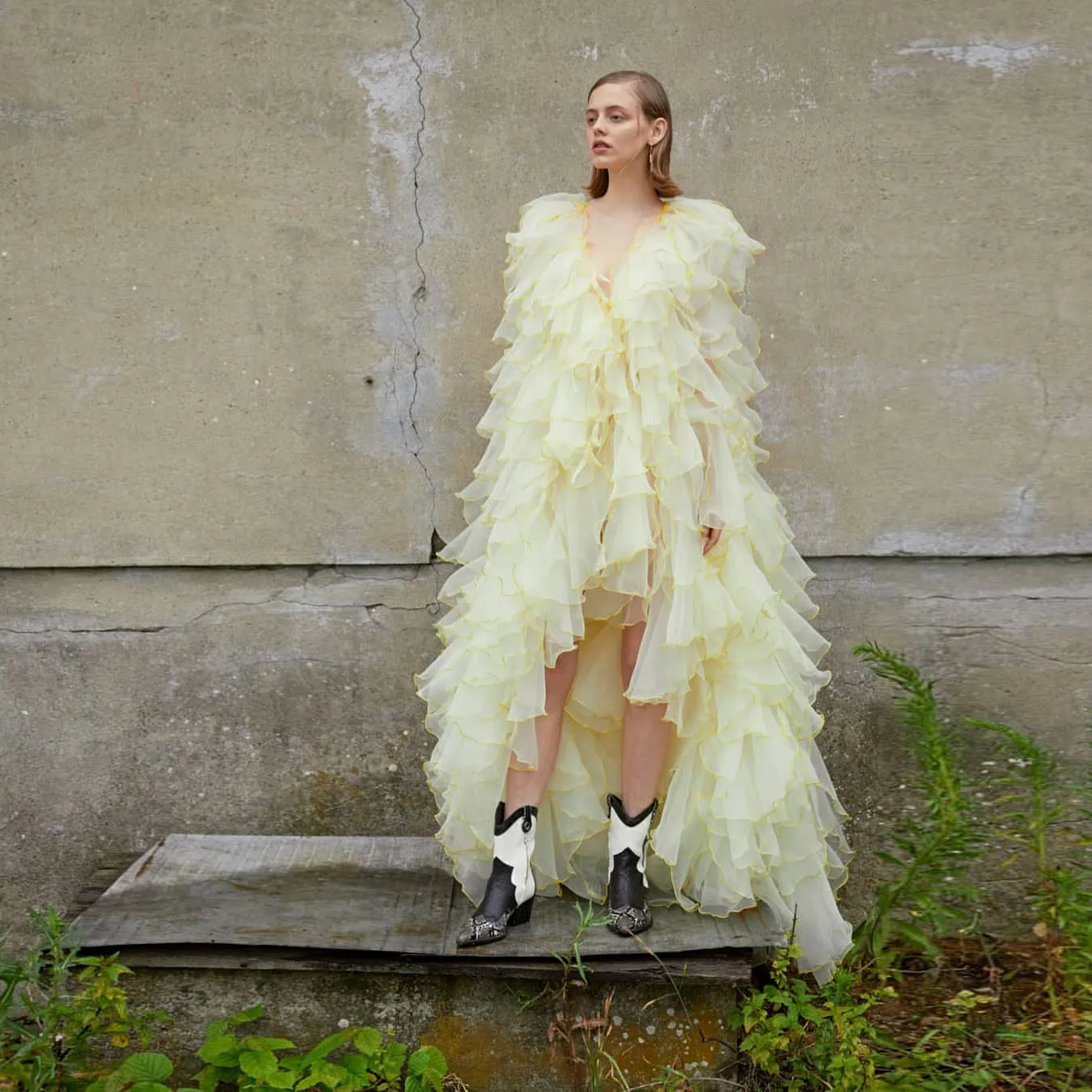 Light Yellow Fashion Casual Women Dress Tulle Ruffle Floor Length High Low Evening Dress V-Neck Prom Dress Photographt Plus Size
Light Yellow Fashion Casual Women Dress Tulle Ruffle Floor Length High Low Evening Dress V-Neck Prom Dress Photographt Plus Size