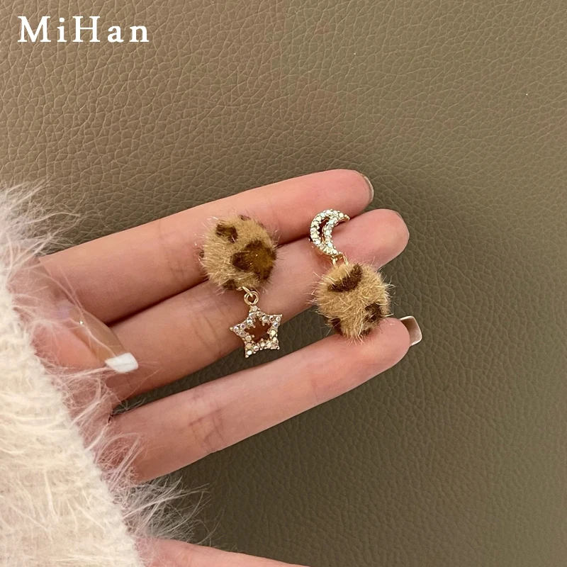 Mihan Fashion Jewelry Star Moon Earrings Popular Design Vintage Temperament Leopard Flocking Drop Earrings For Girl Lady Gifts
Mihan Fashion Jewelry Star Moon Earrings Popular Design Vintage Temperament Leopard Flocking Drop Earrings For Girl Lady Gifts