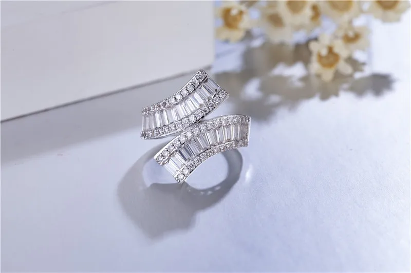 Женское кольцо из серебра 925 пробы с квадратным бриллиантом | Украшения и