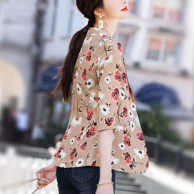 Spring and summer print small suit jacket three-quarter sleeve short women's 2021 new Korean fashion office uniform jacket
Spring and summer print small suit jacket three-quarter sleeve short women's 2021 new Korean fashion office uniform jacket