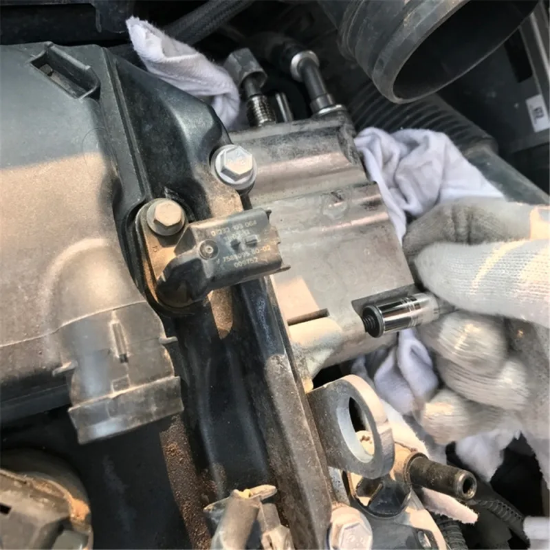 High Pressure Fuel Pump 13517573436 13517588879 For Peugeot Citroen BMW MINI Cooper S Turbocharged R55 R56 R57 R58 N1
High Pressure Fuel Pump 13517573436 13517588879 For Peugeot Citroen BMW MINI Cooper S Turbocharged R55 R56 R57 R58 N1