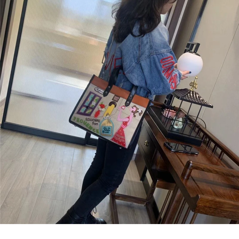 2021 New Handbag Ladies Embroidered Large-capacity Fashion Stitching Tote Bag Purses and Handbags Bags for Women
2021 New Handbag Ladies Embroidered Large-capacity Fashion Stitching Tote Bag Purses and Handbags Bags for Women