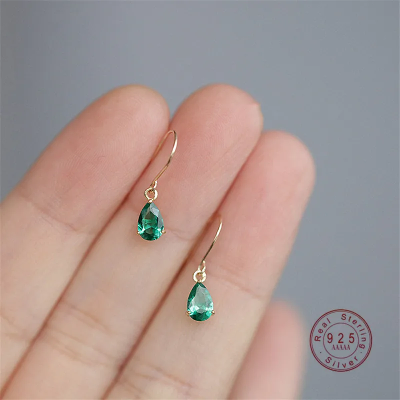 HI MAN Korea Ins Noble Elegant Green Zircon Water Drop S925 Sterling Silver Stud Earrings Women Fashion Party Jewelry
HI MAN Korea Ins Noble Elegant Green Zircon Water Drop S925 Sterling Silver Stud Earrings Women Fashion Party Jewelry