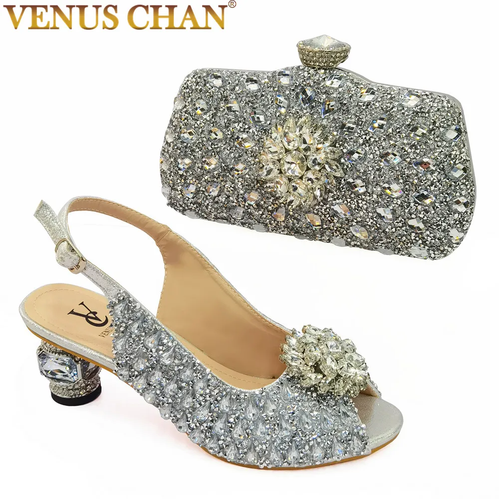 New Arrival Classic Silver colorr shoes with bags High Heel Ladies Shoes and Bag Set Handmade styling Women Shoes and Bag Set
New Arrival Classic Silver colorr shoes with bags High Heel Ladies Shoes and Bag Set Handmade styling Women Shoes and Bag Set