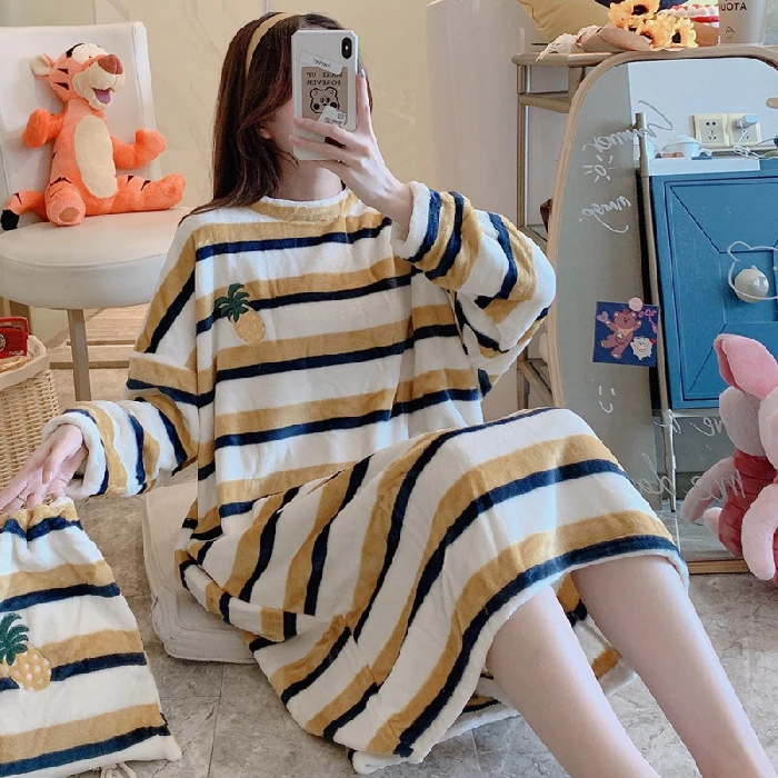 New Women Nightgown Winter Flannel Loungewear Cute 2021 Woman Stripe Nightdress Female Warm Sleepshirts Lady Kawaii Sleepwear
New Women Nightgown Winter Flannel Loungewear Cute 2021 Woman Stripe Nightdress Female Warm Sleepshirts Lady Kawaii Sleepwear